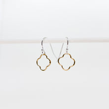 Load image into Gallery viewer, Petite Gold Flower Earrings