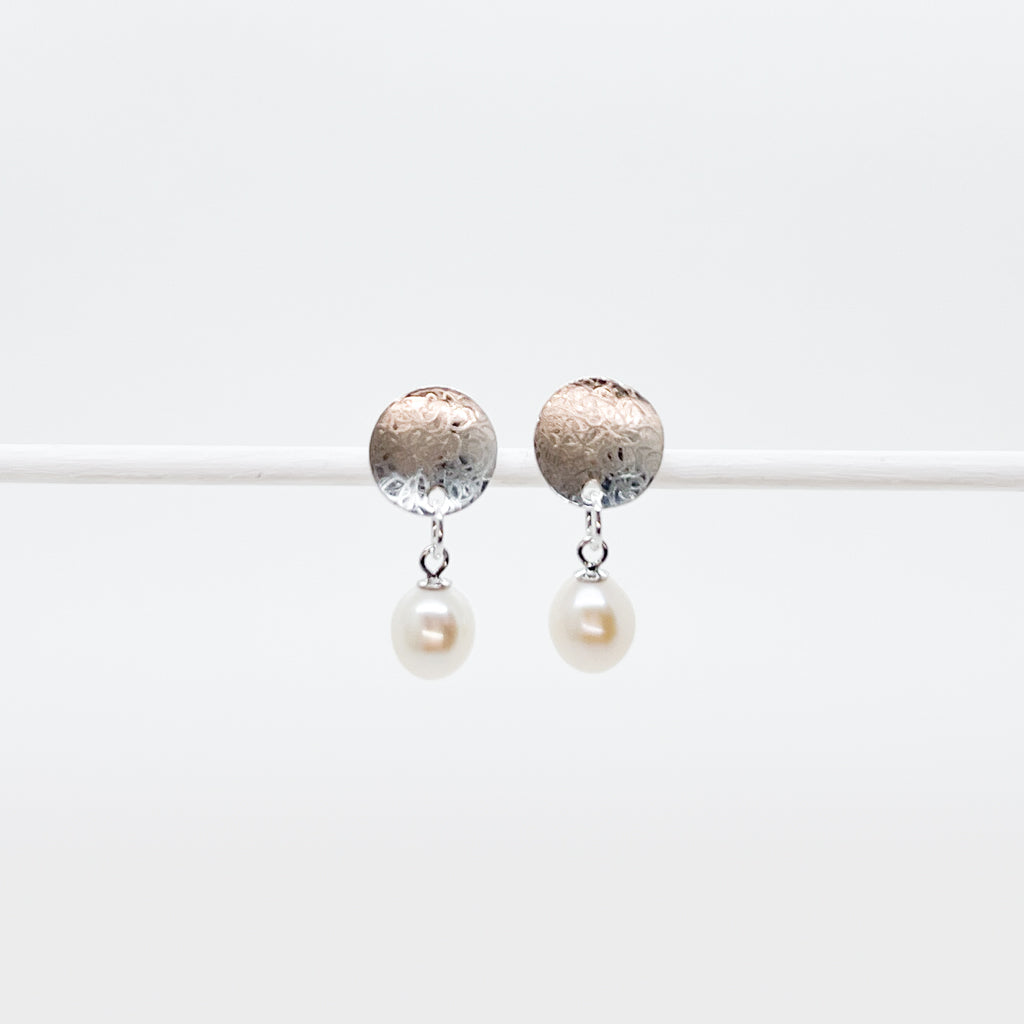 Round Scribbled Disc Pearl Stud Earrings