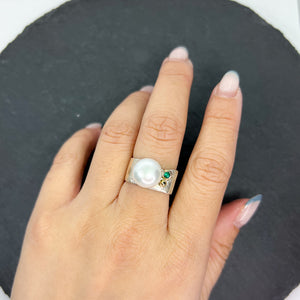 Mabé Pearl & Emerald Ring Wide Square Stacking Ring