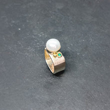 Load image into Gallery viewer, Mabé Pearl &amp; Emerald Ring Wide Square Stacking Ring