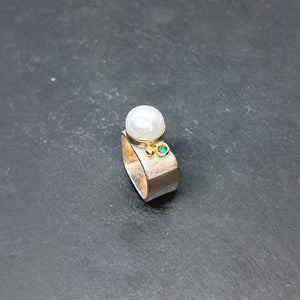 Mabé Pearl & Emerald Ring Wide Square Stacking Ring