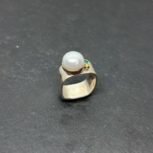 Load image into Gallery viewer, Mabé Pearl &amp; Emerald Ring Wide Square Stacking Ring