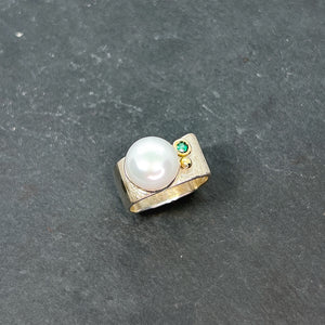 Mabé Pearl & Emerald Ring Wide Square Stacking Ring