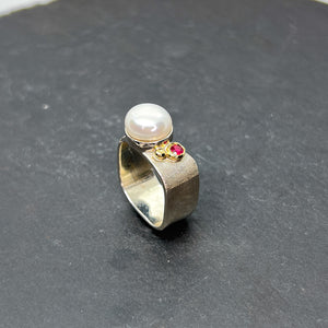 Mabé Pearl & Ruby Wide Square Ring