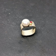 Load image into Gallery viewer, Mabé Pearl &amp; Ruby Wide Square Ring