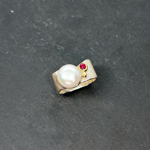 Mabé Pearl & Ruby Wide Square Ring