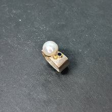 Load image into Gallery viewer, Mabé Pearl &amp; Blue Sapphire Wide Square Ring