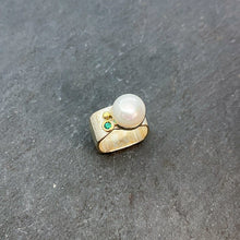 Load image into Gallery viewer, Mabé Pearl &amp; Emerald Ring Wide Square Stacking Ring