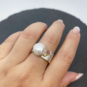 Mabé Pearl & Ruby Wide Square Ring