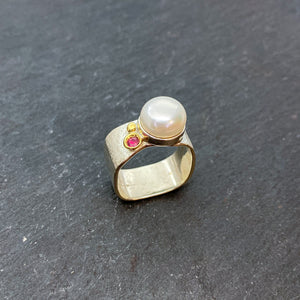 Mabé Pearl & Ruby Wide Square Ring