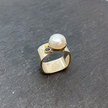 Load image into Gallery viewer, Mabé Pearl &amp; Blue Sapphire Wide Square Ring