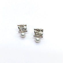 Load image into Gallery viewer, Woven Basket Pearl Studs